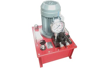 生產廠家分享新人在使用電動液壓泵時要注意的事項